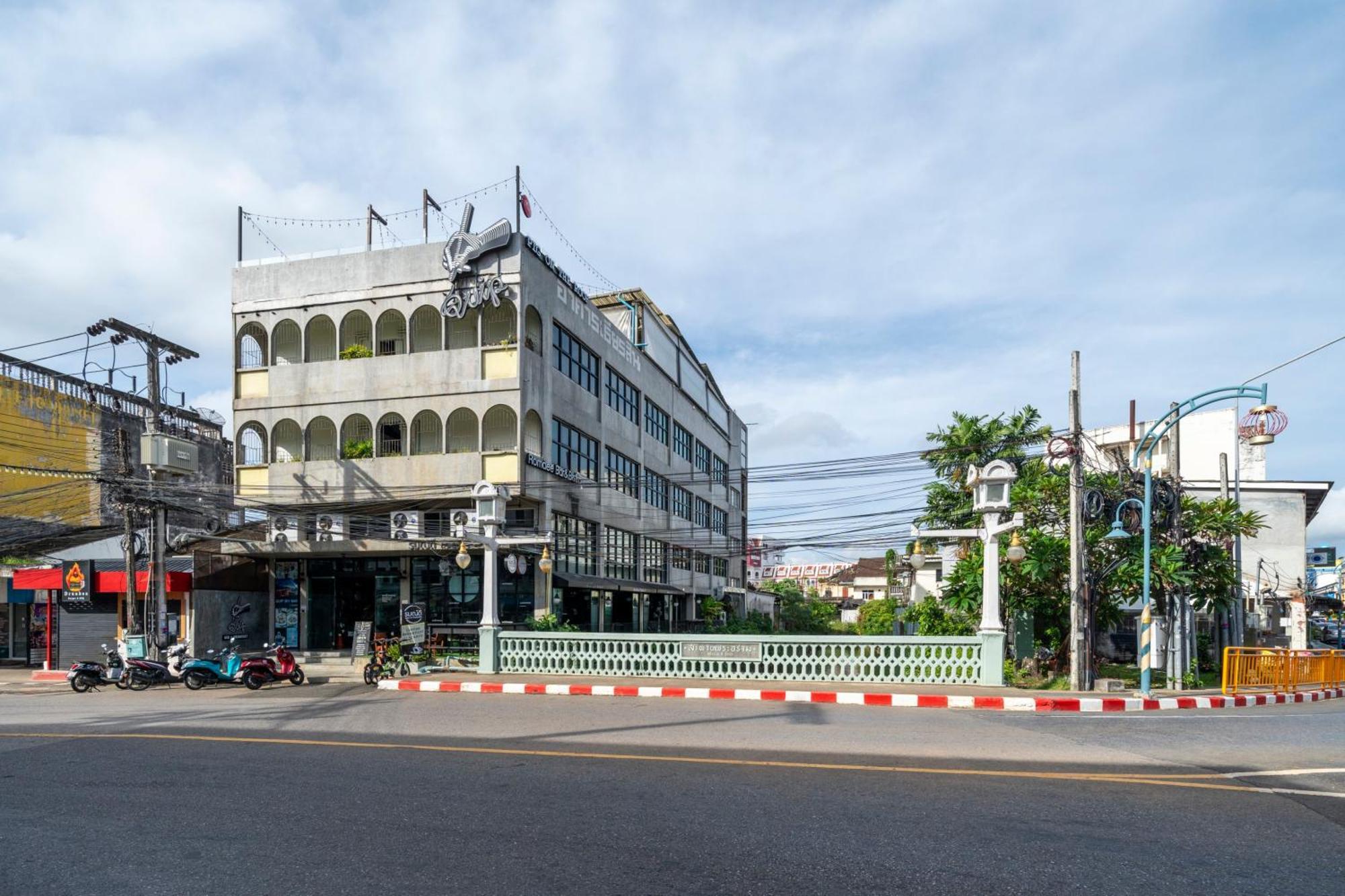 Quip Bed & Breakfast Phuket Buitenkant foto
