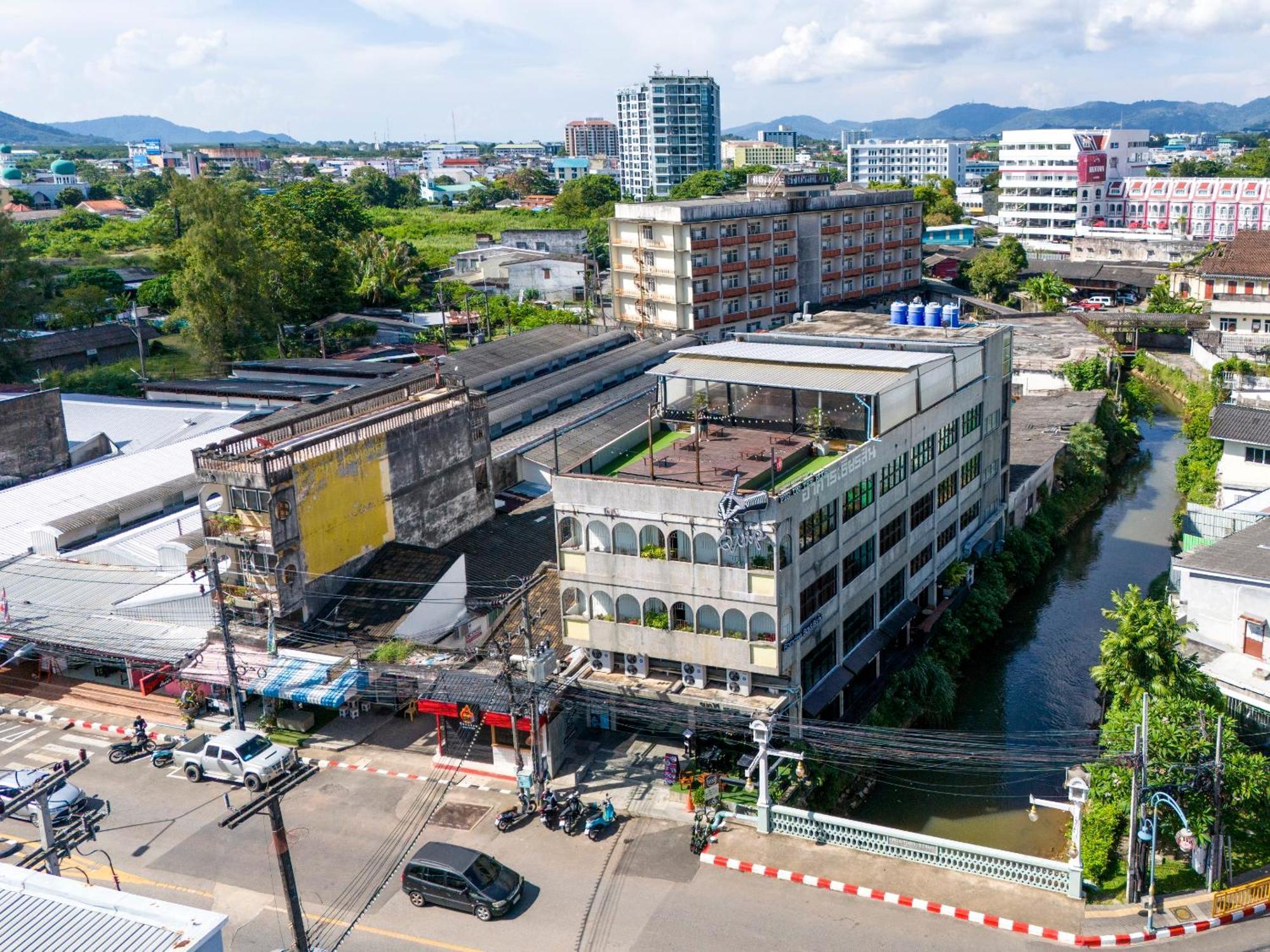 Quip Bed & Breakfast Phuket Buitenkant foto